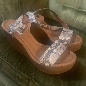 Steve Madden size 10 snakeskin wedge heel